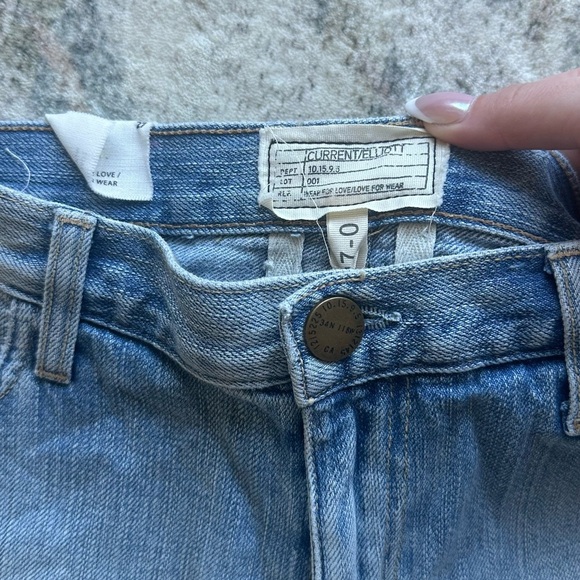 Current Elliott The Boyfriend Rolled Shorts NWT size 27 - Picture 3 of 6